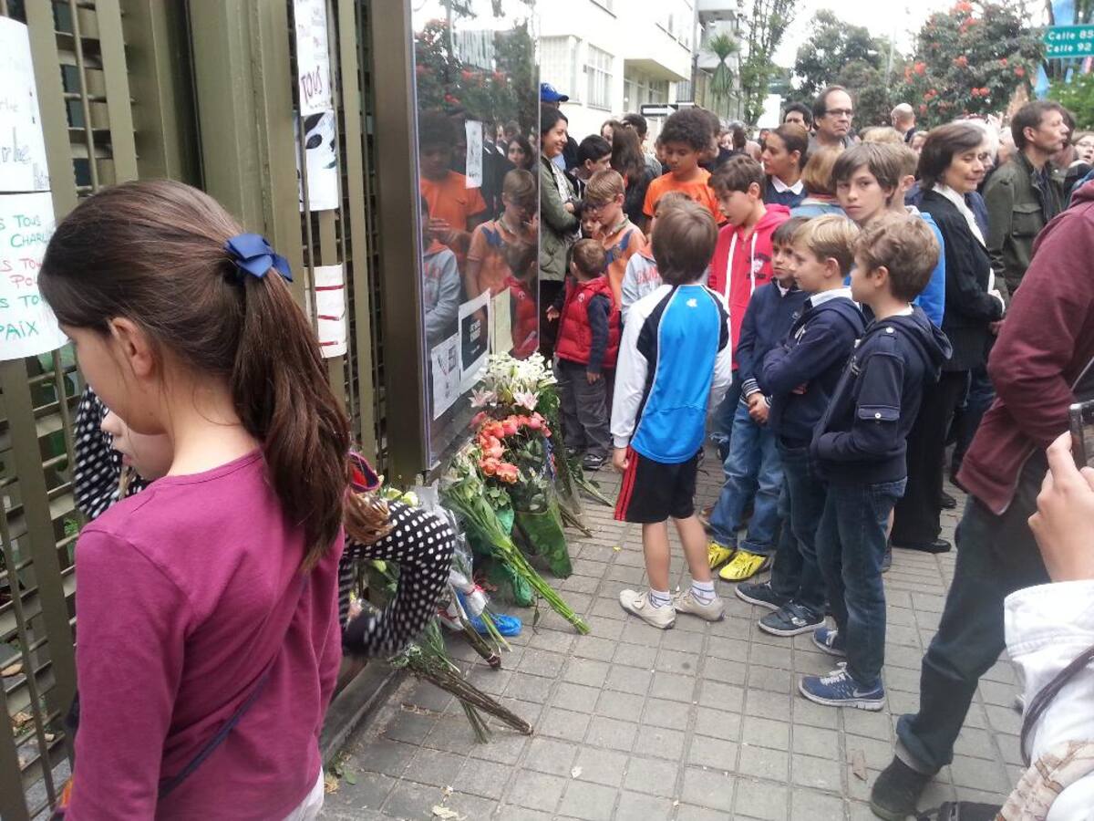 Bogotá también marchó contra el terrorismo y la libre expresión, después de los hechos ocurridos esta semana en París.