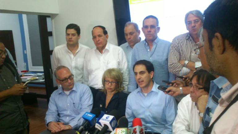 Reunión ministros de Minas y Ernergia, ministra de Comercio, parlamentarios y empresarios en Barranquilla
