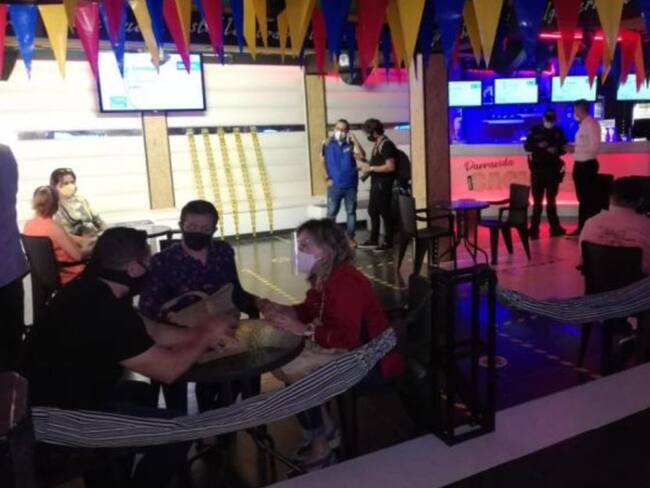 Vacunación contra el COVID en restaurantes y bares