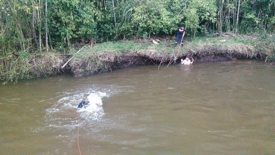 La pequeña cayó a un pozo del río La Chorrera en la vereda Quintero, cuando jugaba con cuatro compañeras, todas menores de edad. Foto: Bomberos Timbío