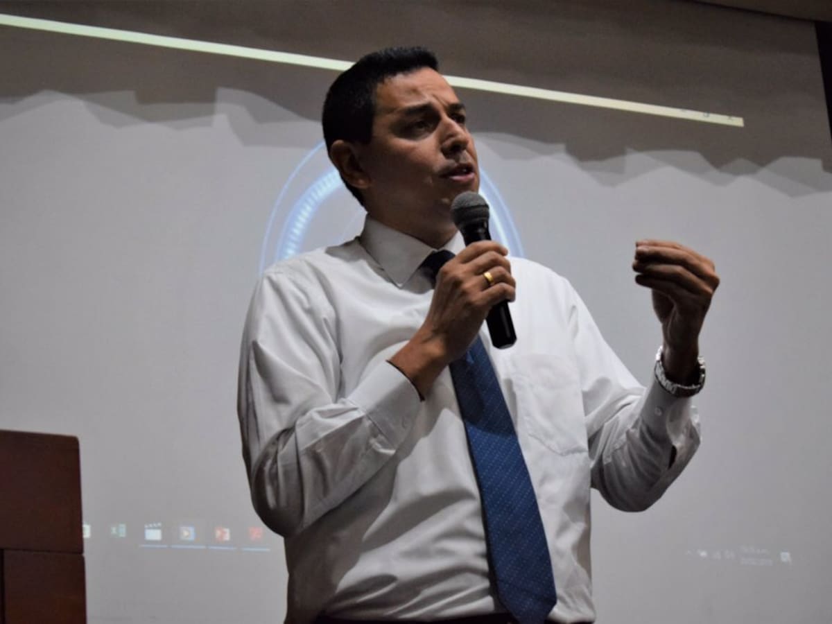 No se ve una comunicación tan fluida: Luis Fernando Niño sobre diálogos con grupos armados