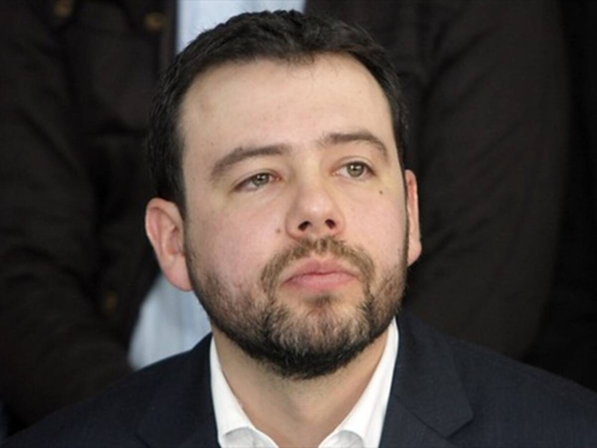 Hay que establecer responsabilidad de Uribe en las chuzadas: Senador Galán