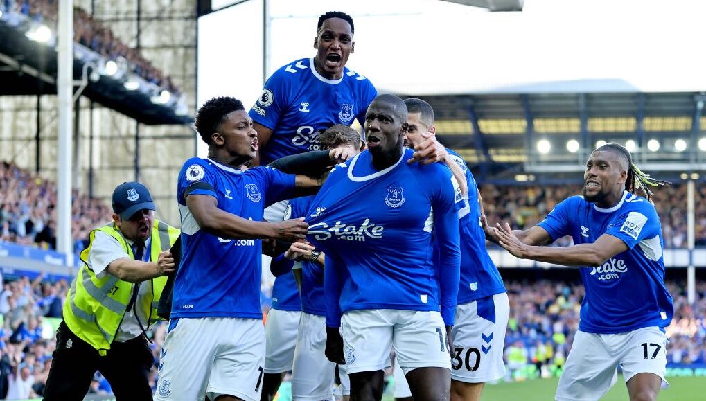 Abdoulaye Doucoure, Demarai Gray, Yerry Mina, Conor Coady, Alex Iwobi celebran el gol ante Bournemouth por Premier League (Photo by Tony McArdle/Everton FC via Getty Images) / Tony McArdle - Everton FC