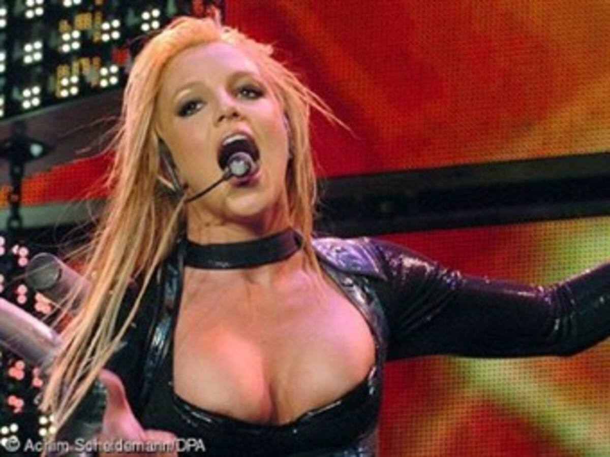 Britney abandonó concierto por exceso de humo de cigarrillos