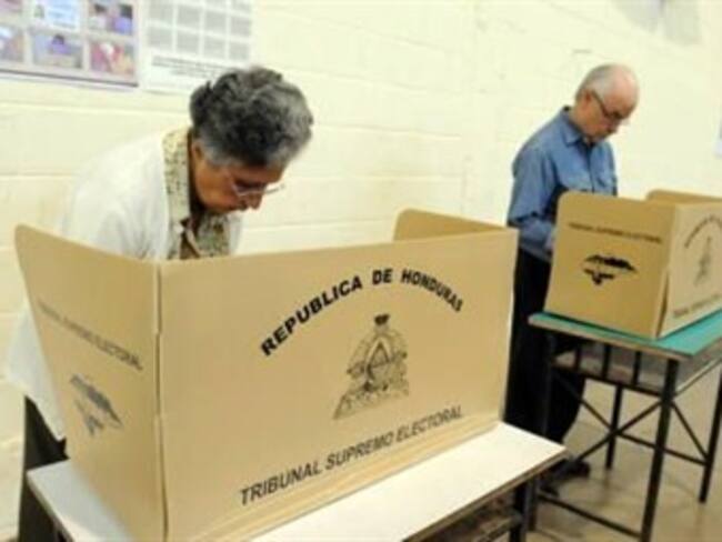Cierran mesas electorales en Honduras