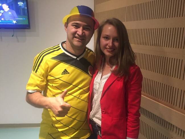 Valentina, la rusa del Fenómeno del FútboL, atendió a Corozo