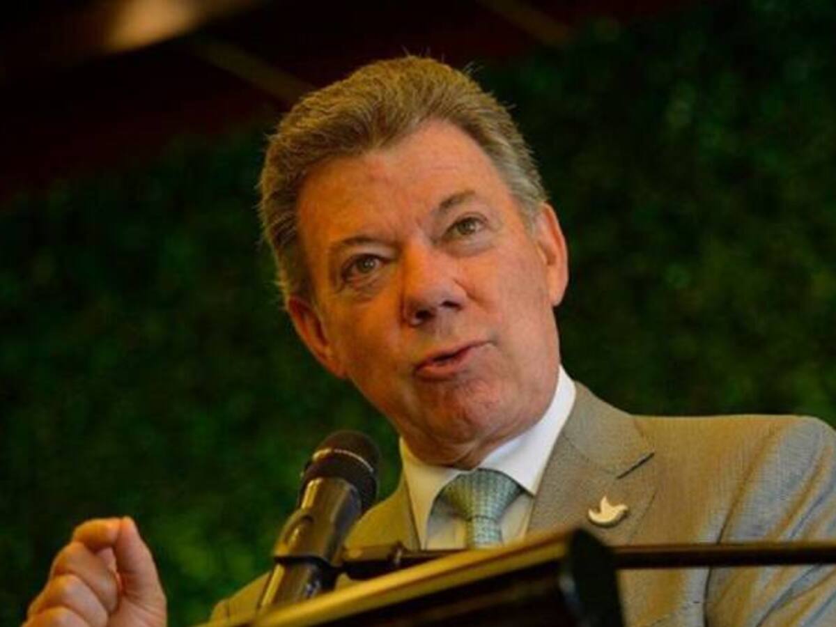 Santos entrega 14 municipios libres de minas antipersonal