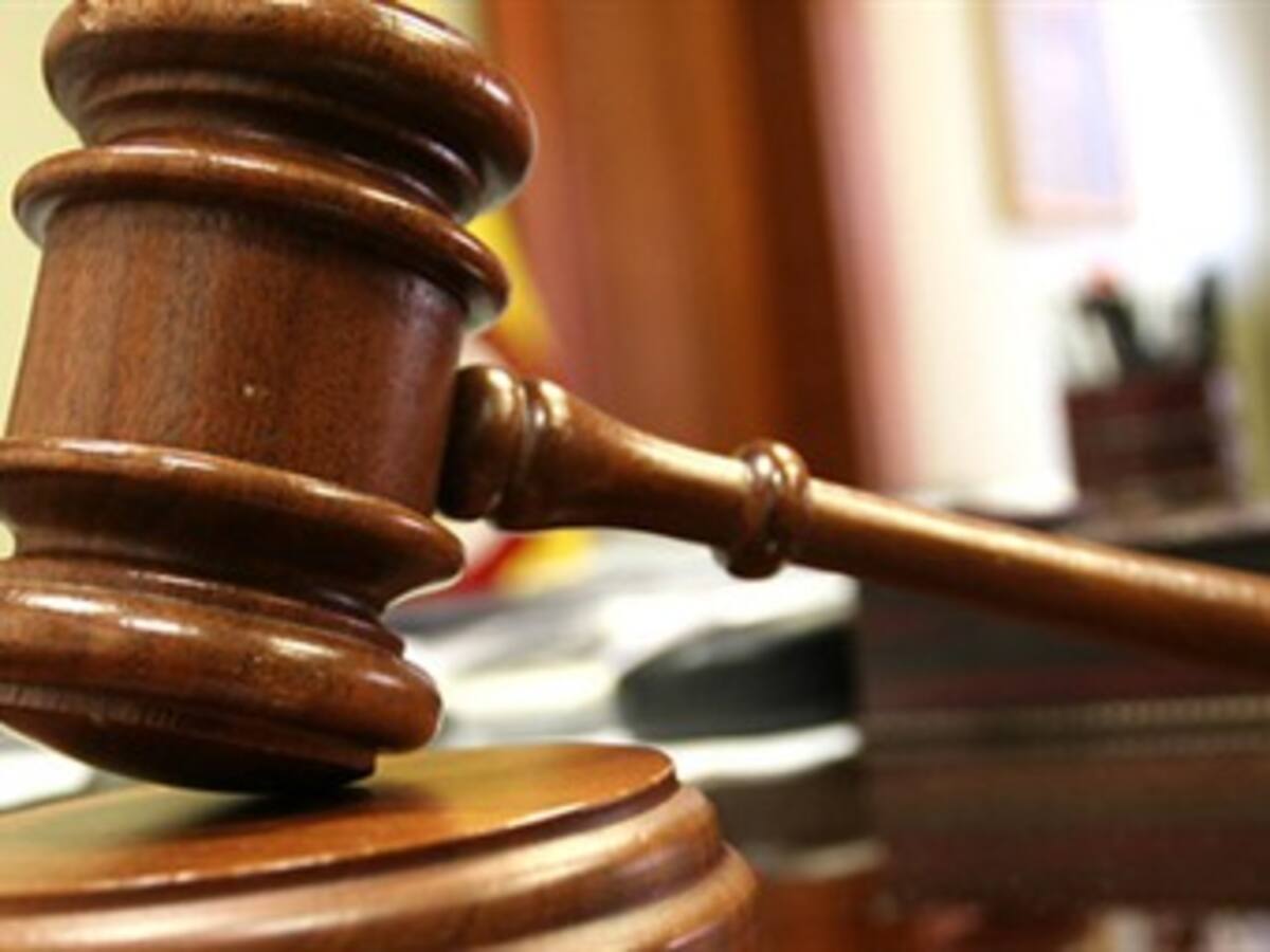 Mujer en Reino Unido arrestada por enviarse mensajes agresivos en Facebook