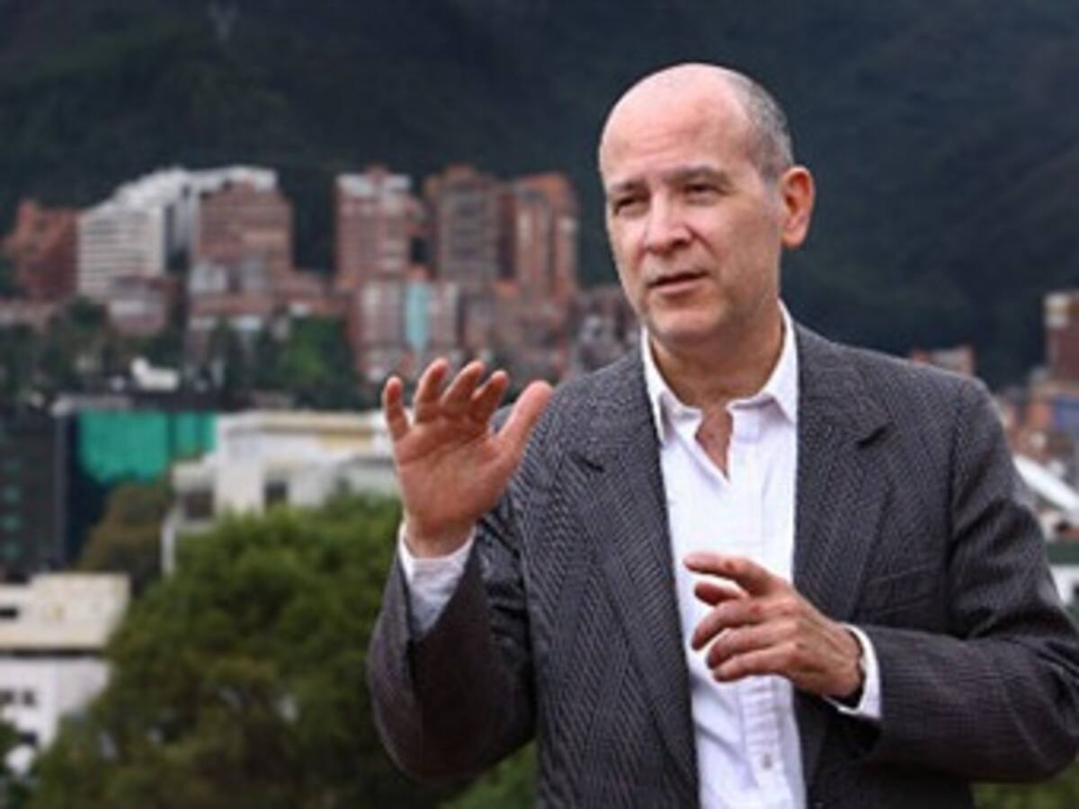 Maniobra dilatoria trata de frenar cupo de endeudamiento: Concejal Carlos Vicente De Roux