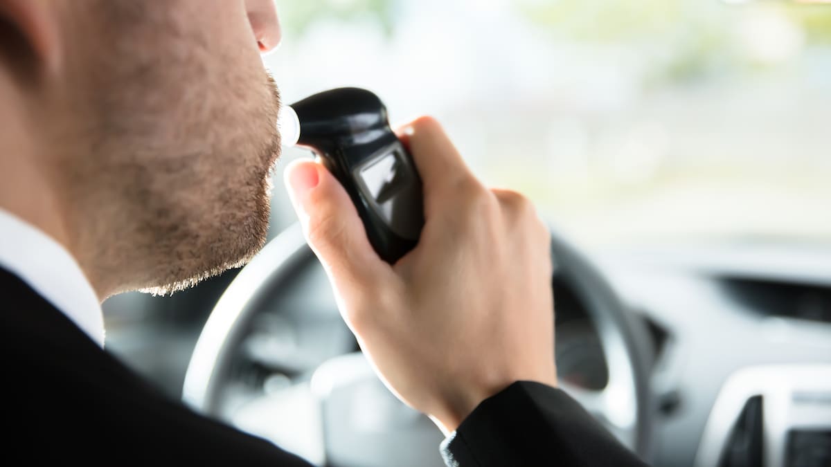 Agente de tránsito resulta lesionada tras ser atropellada por un conductor en estado de embriaguez