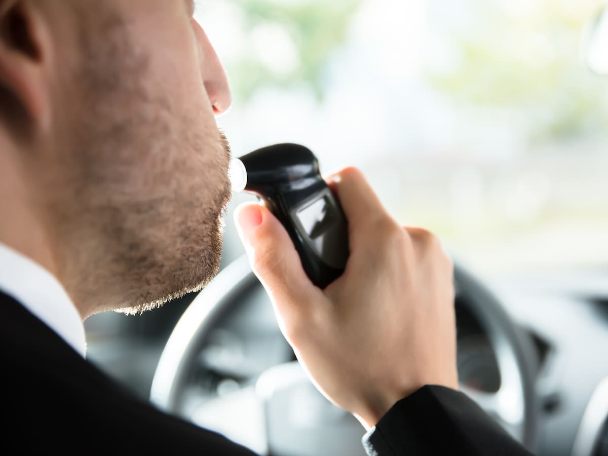 Agente de tránsito resulta lesionada tras ser atropellada por un conductor en estado de embriaguez