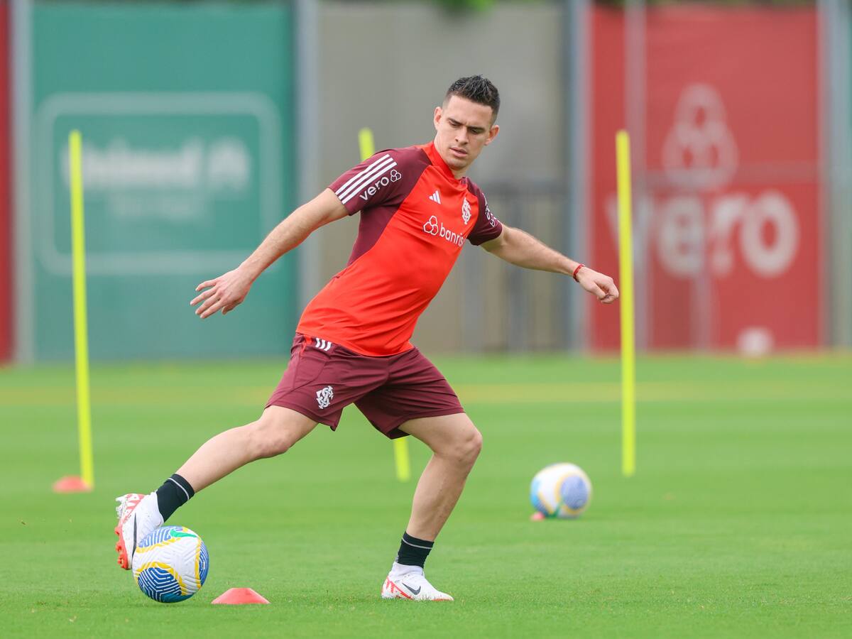 ¿Cuándo debutaría Rafael Santos Borré con Internacional de Porto Alegre?