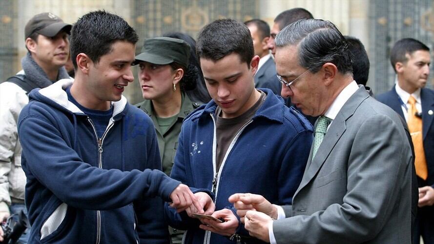 Tomás Uribe, Jerónimo Uribe y Álvaro Uribe. Foto: Colprensa