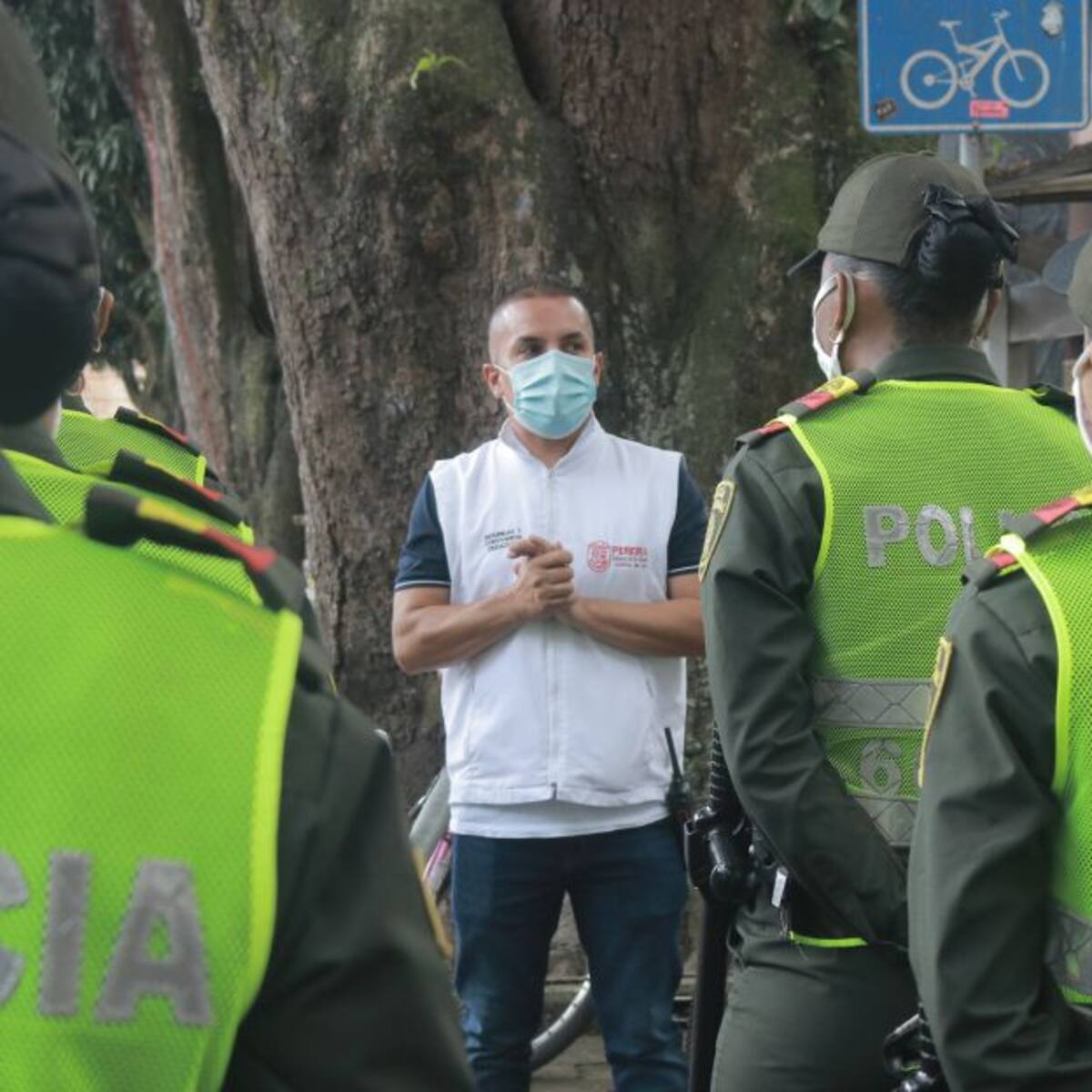 Autoridades cierran un centro comercial de Pereira