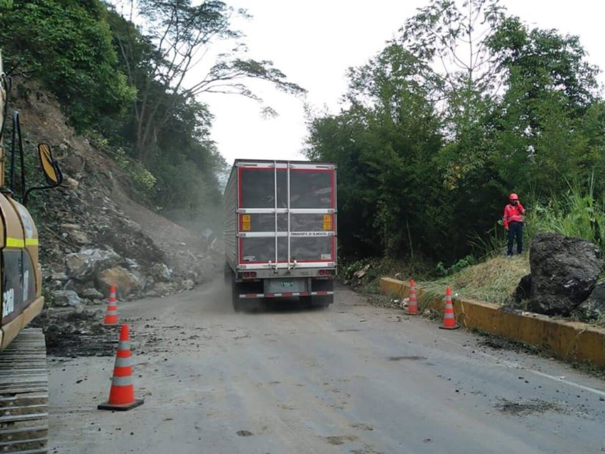 Vía La Línea: Derrumbes y trancones en entre Quindío y Tolima
