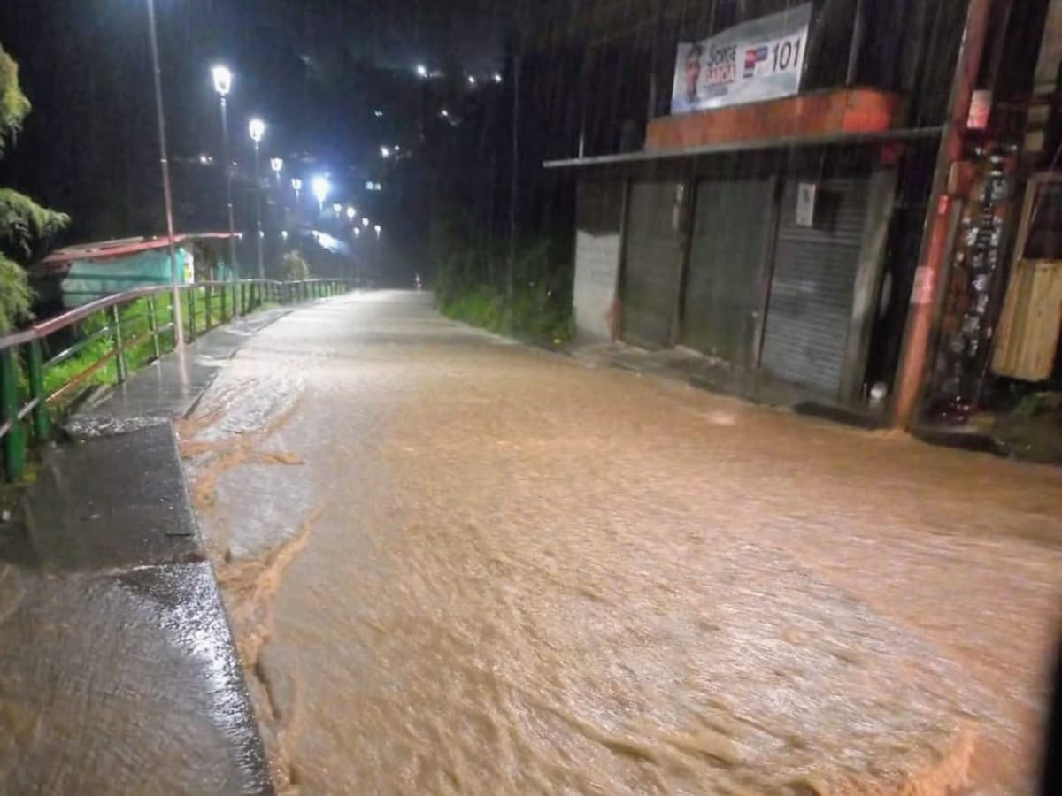 Fuertes lluvias en Pensilvania generaron emergencias y desbordamiento de drenajes