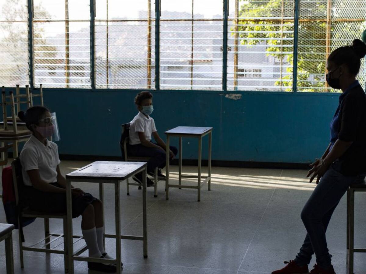 Más de 4.000 docentes se habrían quedado sin empleo durante la pandemia