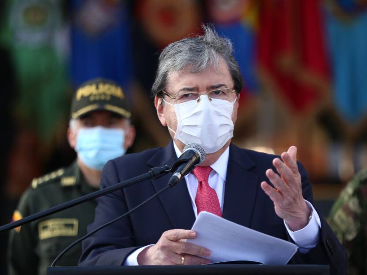 Involucrar a la fuerza pública en política sería el peor error: MinDefensa