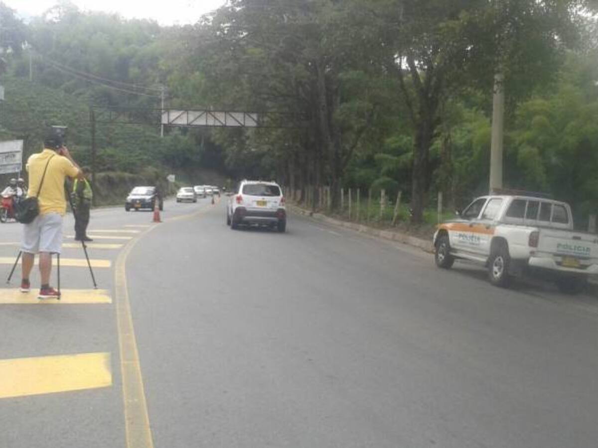 Vía La Línea entre Quindío y Tolima con cierres intermitentes por trabajos en un puente