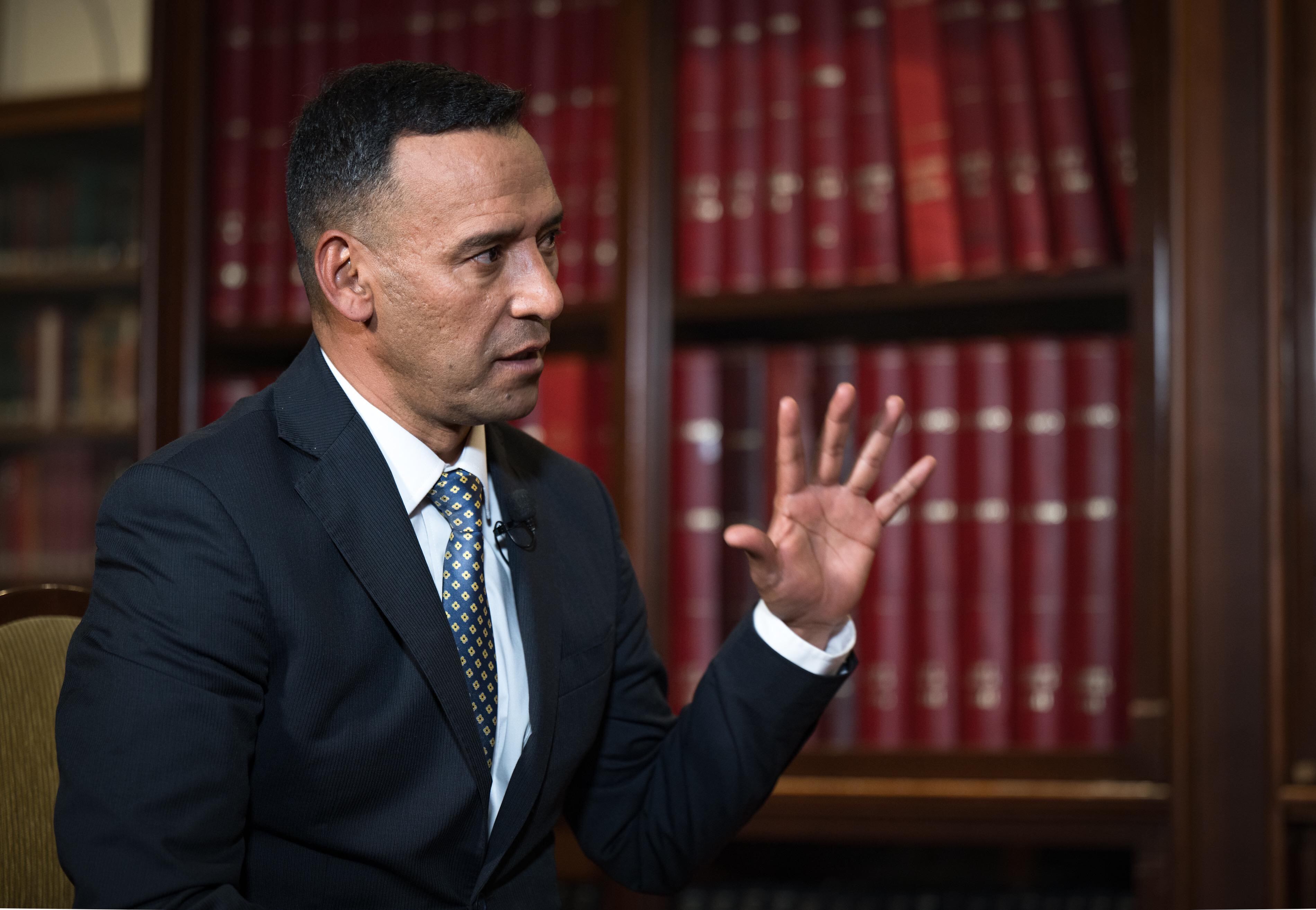 Ministro de Defensa Pedro Sánchez