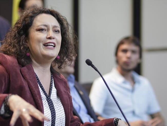 Hay que dejar atrás liderazgos obsoletos que no permiten avanzar: Angélica Lozano