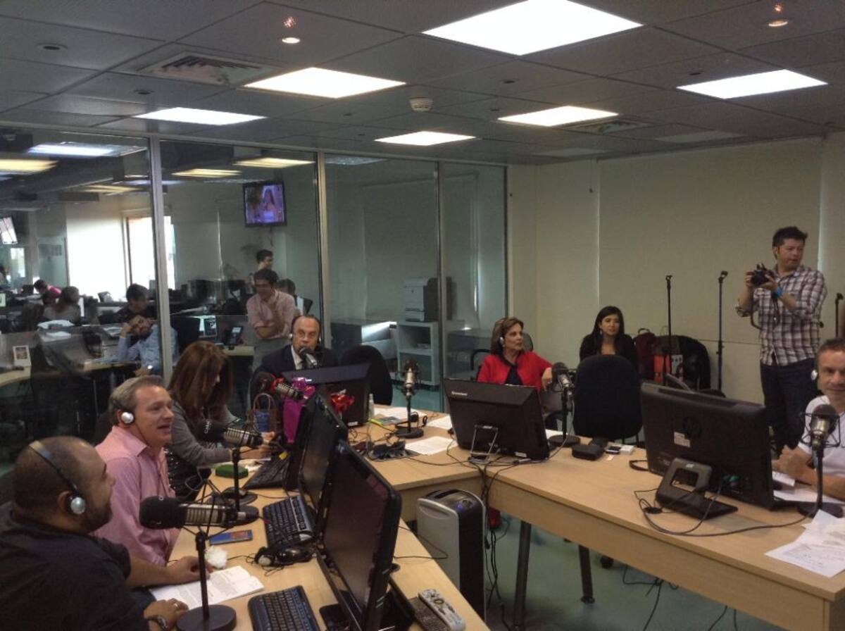 En un ambiente de nostalgia el equipo de Caracol se une para decir una vez más #GraciasPelaez.