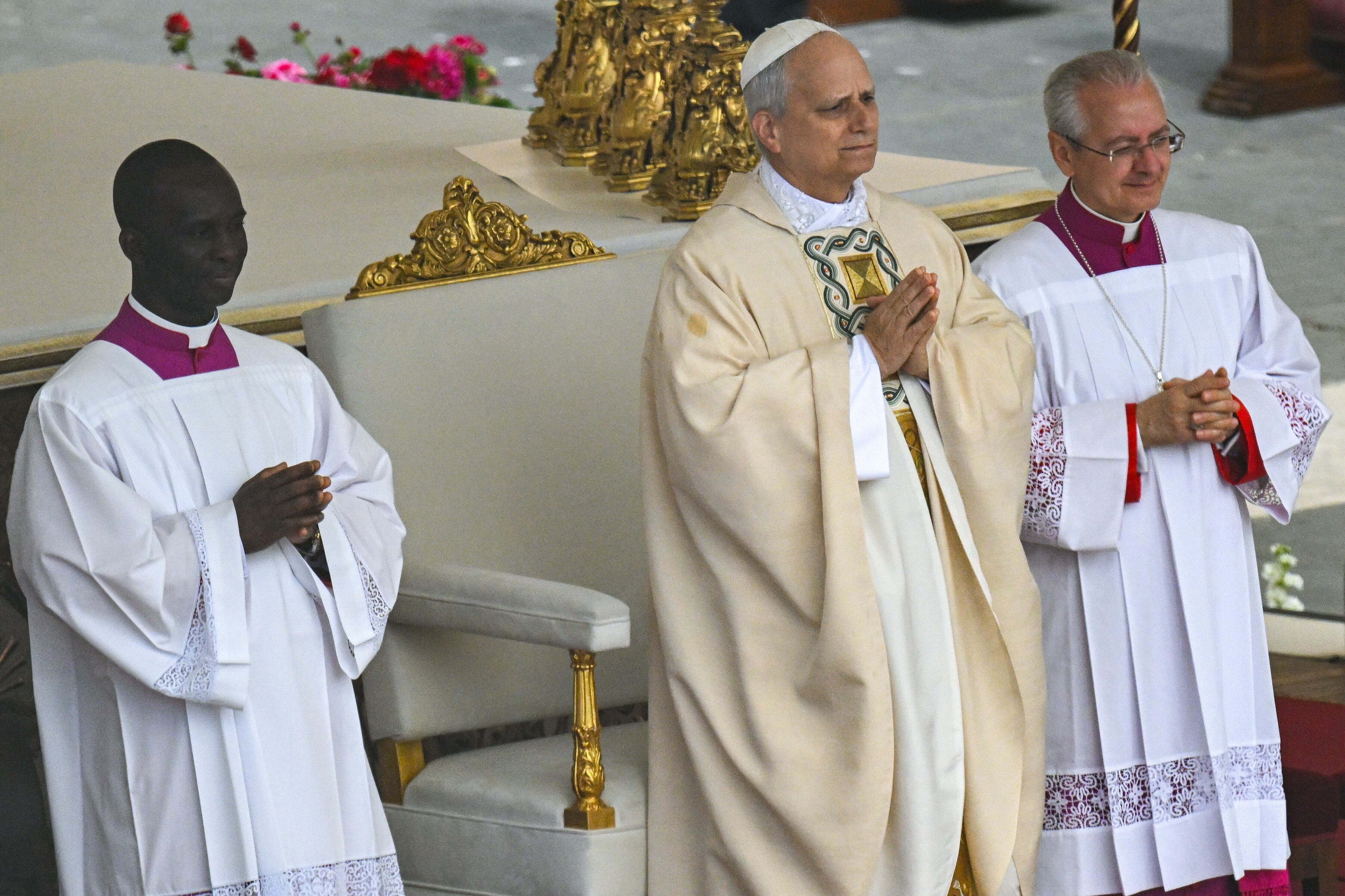 Vatican Cty (Vatican City State (Holy See)), 18/05/2025.- Pope Leo XIV (C) leads theÂ Holy Mass for the Beginning of the Pontificate, at St. Peter's Square, in Vatican City, 18 May 2025. (Papa) EFE/EPA/DAREK DELMANOWICZ POLAND OUT