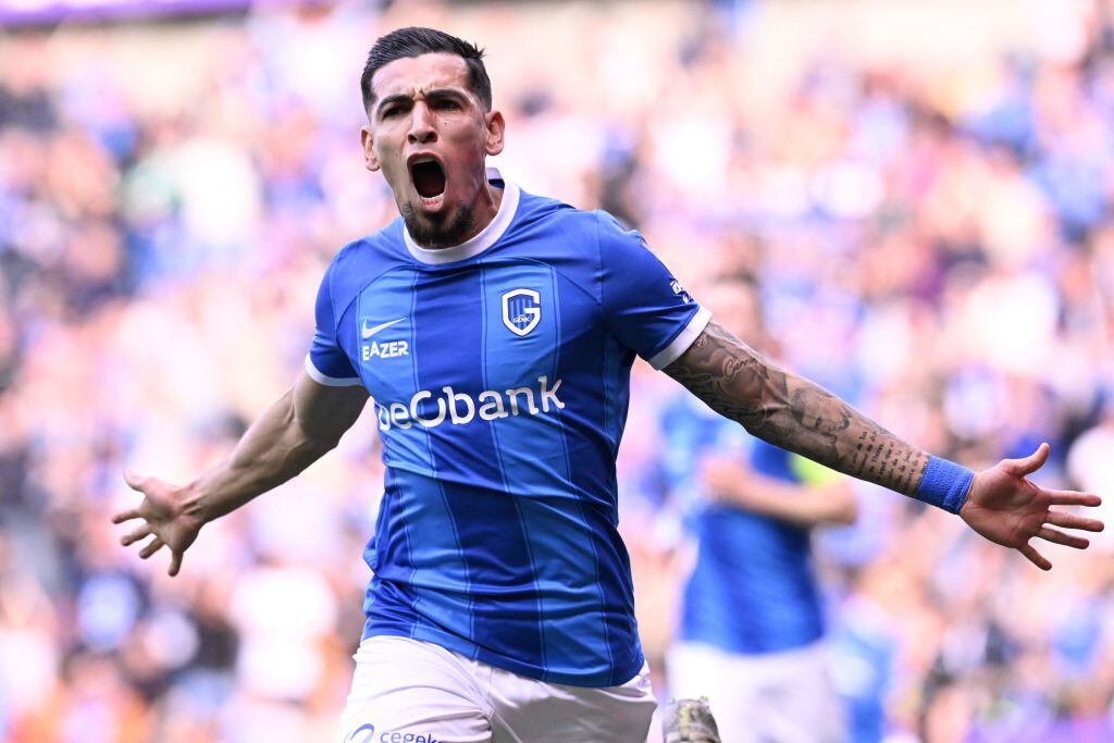 Daniel Muñez celebra su gol para el Genk ante Brujas (Photo by JOHN THYS / BELGA MAG / Belga via AFP) (Photo by JOHN THYS/BELGA MAG/AFP via Getty Images)