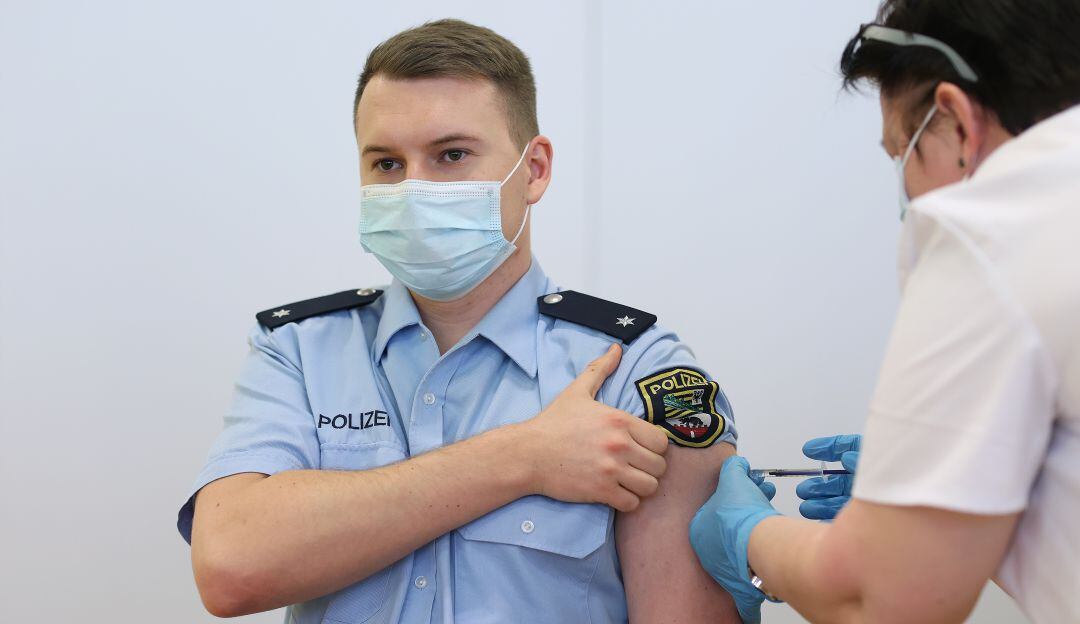Vacunación de la fuerza pública en Alemani