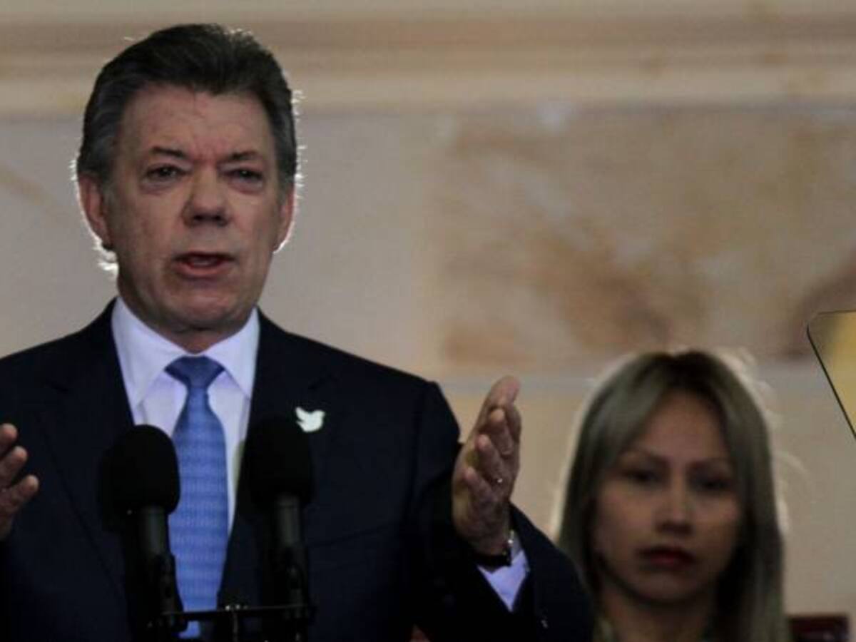 Santos le pide a las Farc respetar los poderes públicos