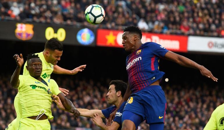 Yerry Mina (derecha)