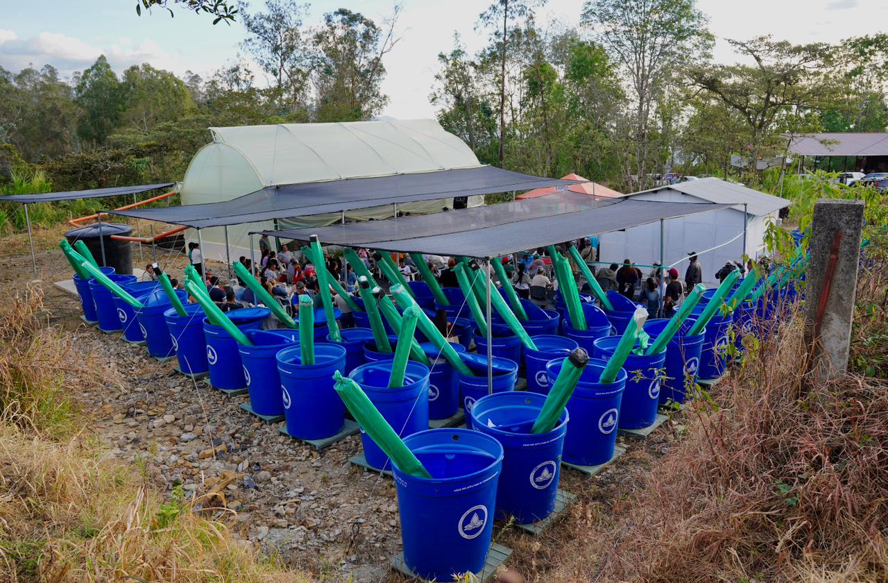 Como parte de las medidas para enfrentar los periodos de menor disponibilidad de agua, Chiquinquirá y Buenavista recibieron 200 tanques destinados a la recolección de aguas lluvias, 100 para cada municipio.
