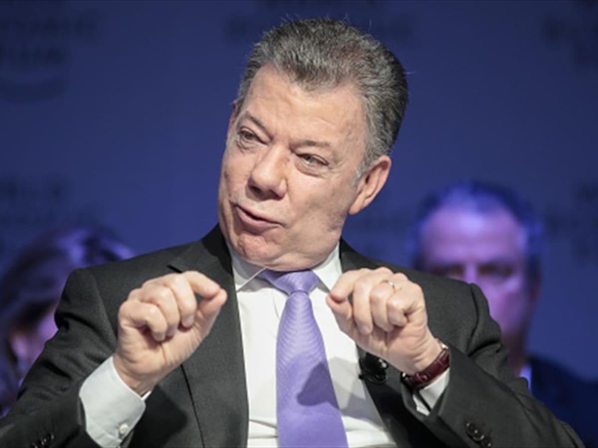 Santos hizo un llamado a la banca nacional por obstáculos para financiar proyectos 4G