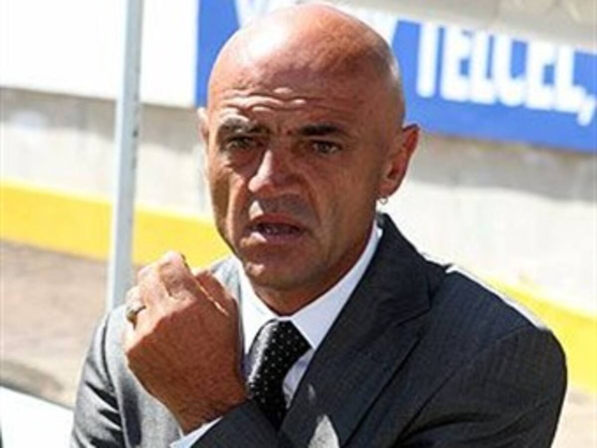 Federación Mexicana aplica dura multa a técnico del Puebla
