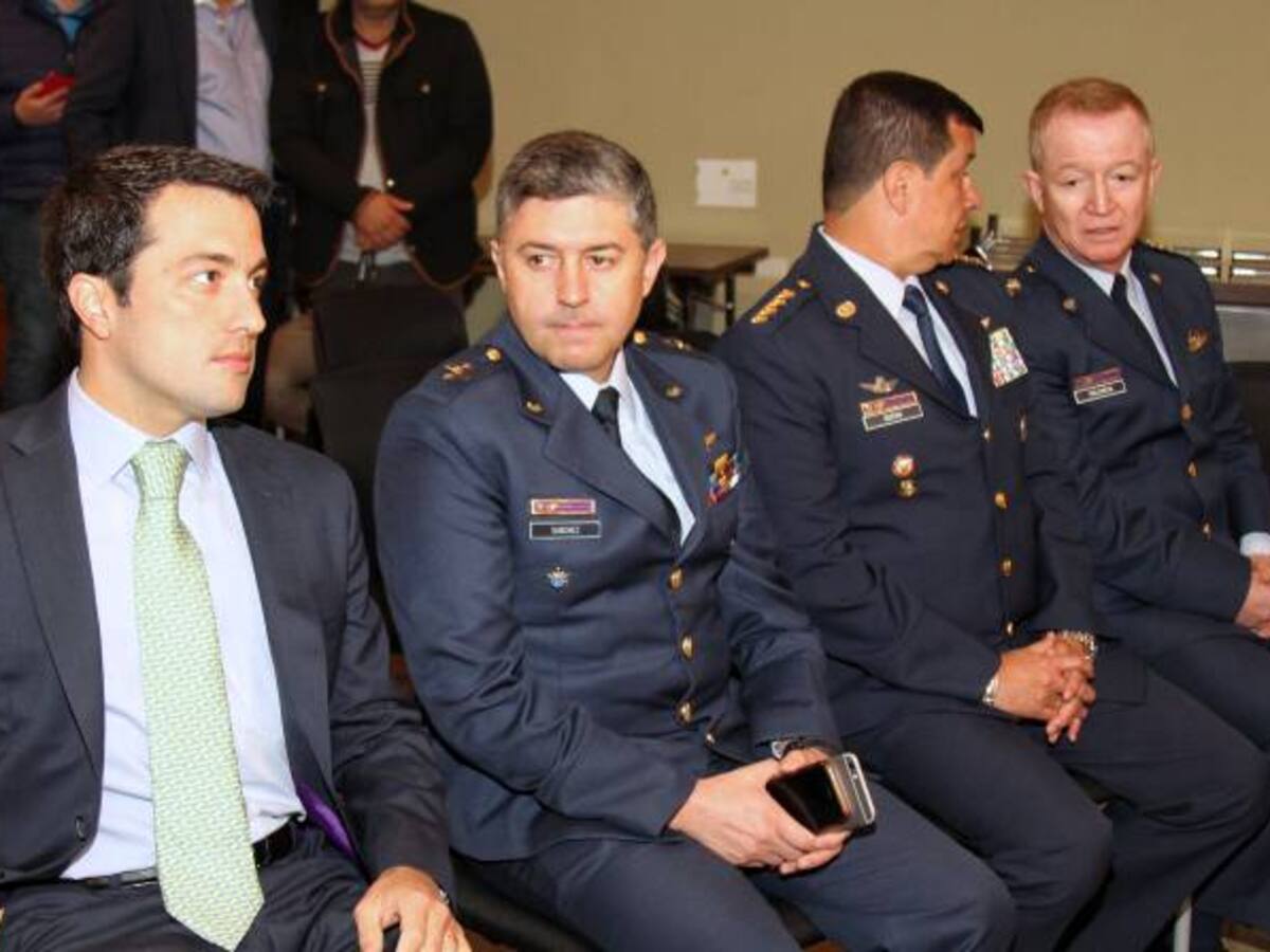 Se posesionan seis nuevos funcionarios a la Aeronáutica Civil