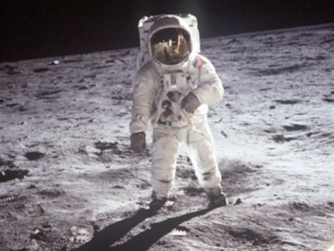 Funeral de Neil Armstrong coincide con curioso fenómeno lunar