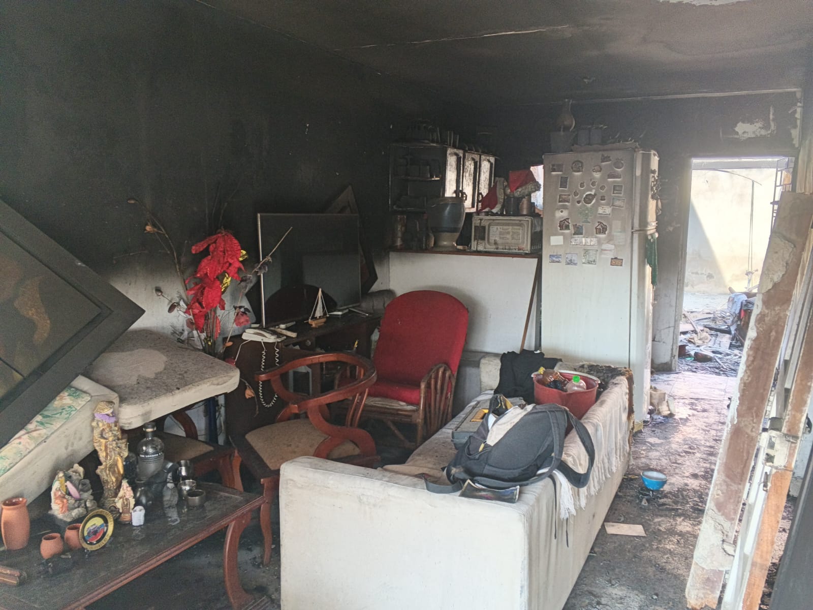 Así quedó la vivienda familiar, totalmente incinerada. // Caracol Radio Cartagena