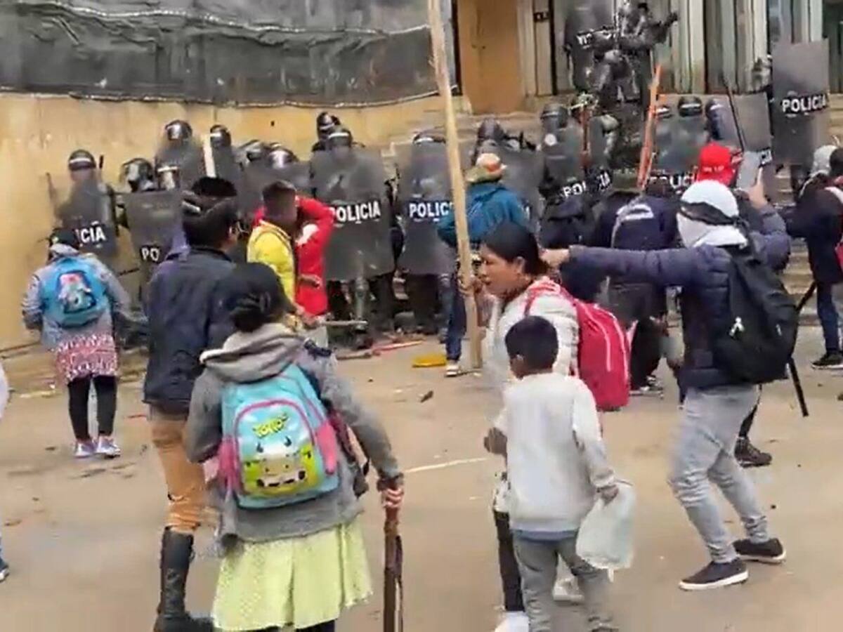 ¿Cuál es el estado de salud de los policías violentados en la protesta indígena?