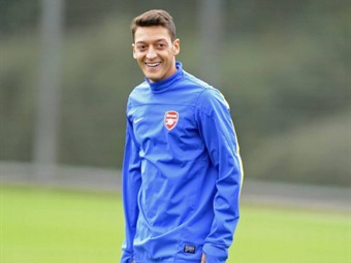 Arsenal entrena de cara al partido ante Nápoles