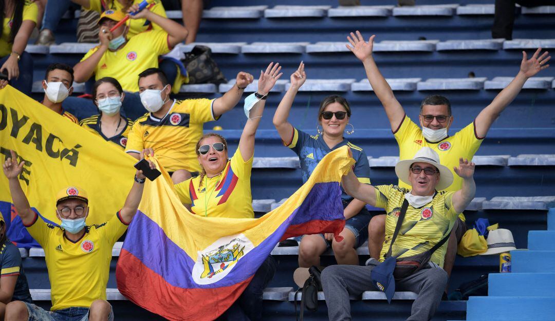 Hinchas de la Selección Colombia en el duelo ante Argentina en 2021 en el Metropolitano de Barranquilla