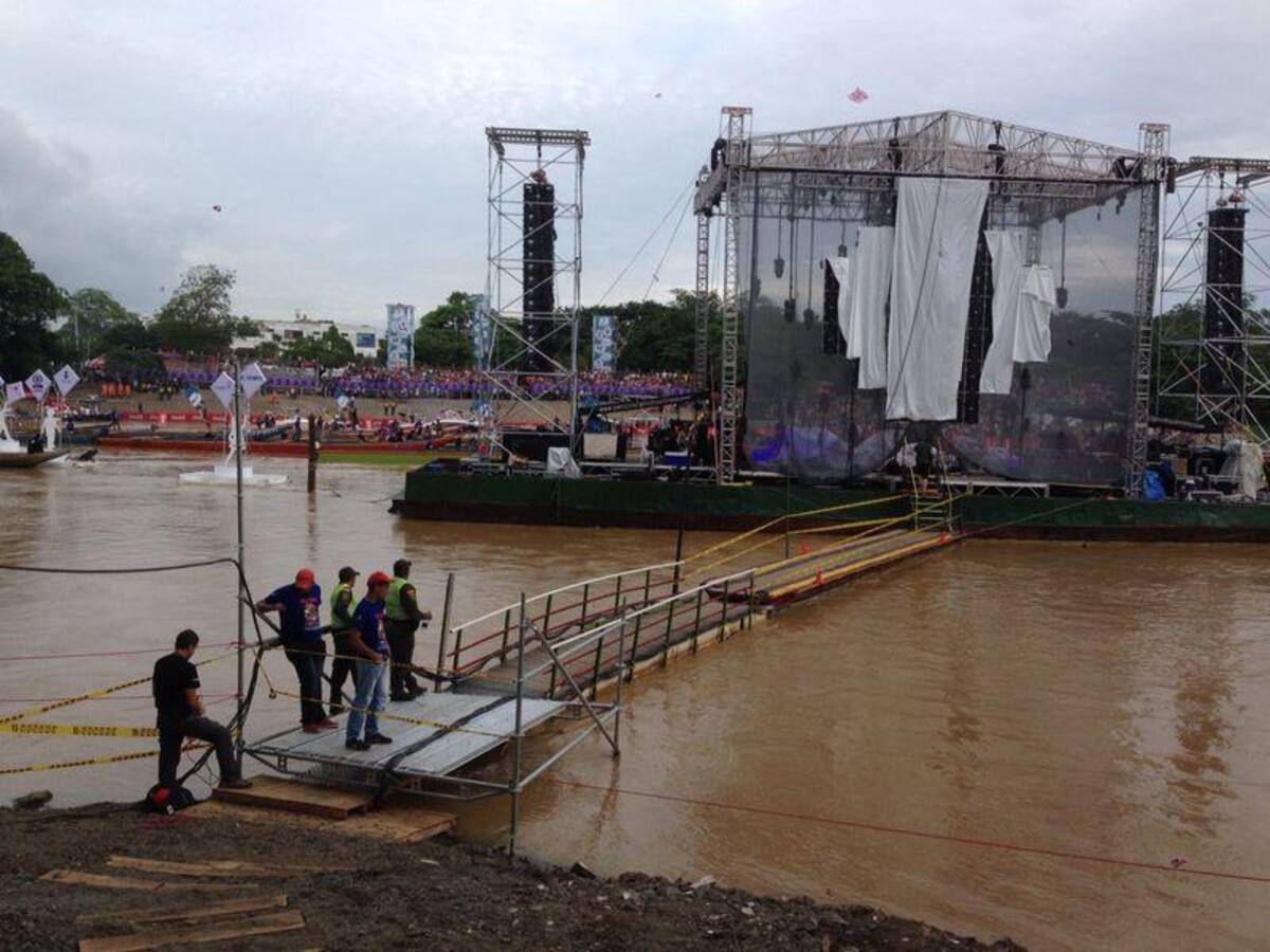 Las playas del Río Sinú se llenan de espectadores ansiosos por presenciar el primer concierto de la gira "Loco por Amor"