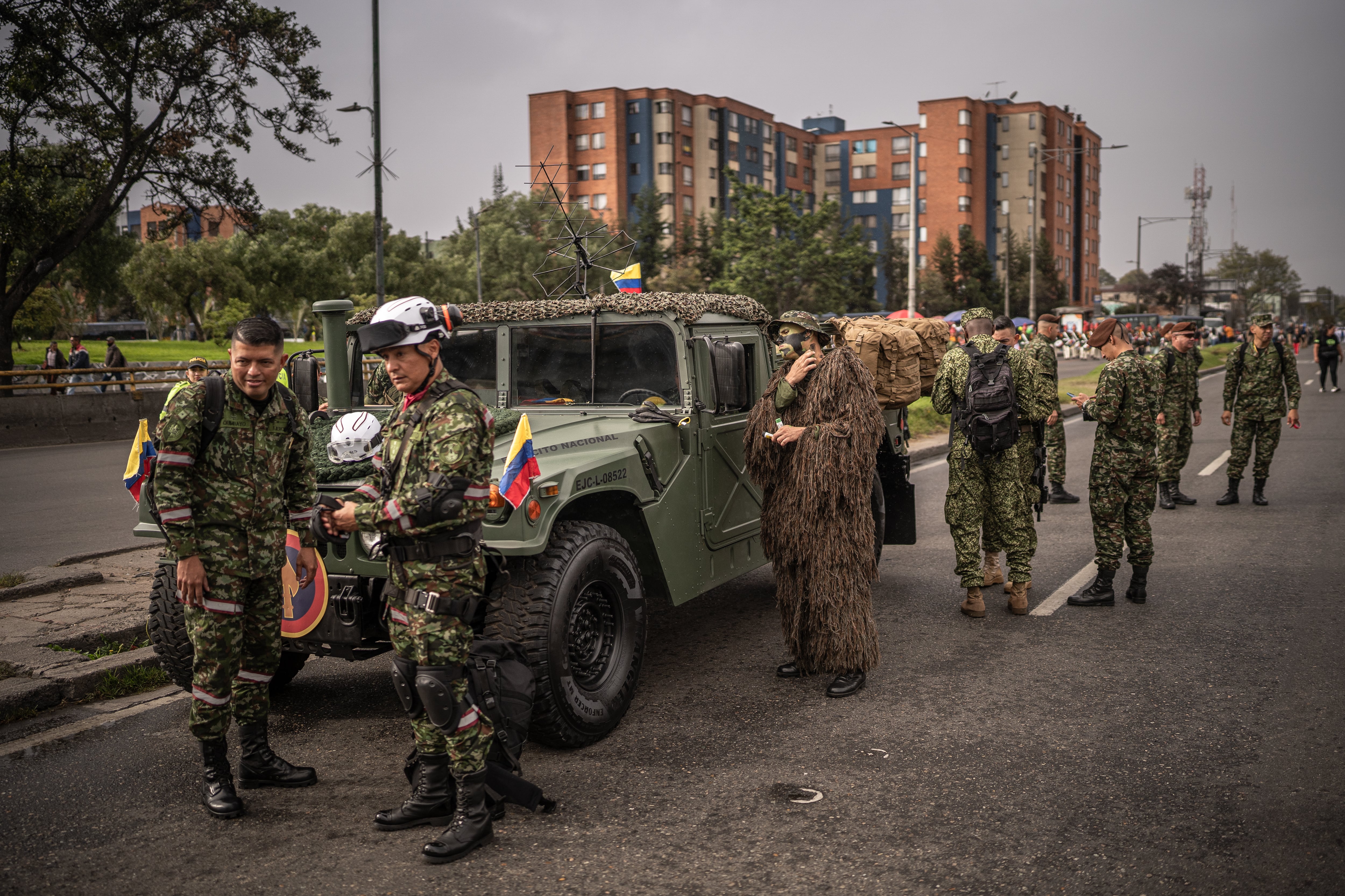 Uniformados del Ejercito Nacional durante desfile militar del 20 de julio 2024 (Photo by Diego Cuevas/Getty Images)