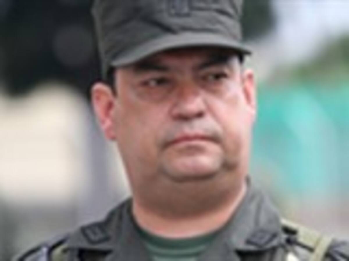 Coronel César Augusto Pinzón, comandante de la Policía de Bogotá: 10 millones de pesos de recompensa por información sobre responsables de atentado
