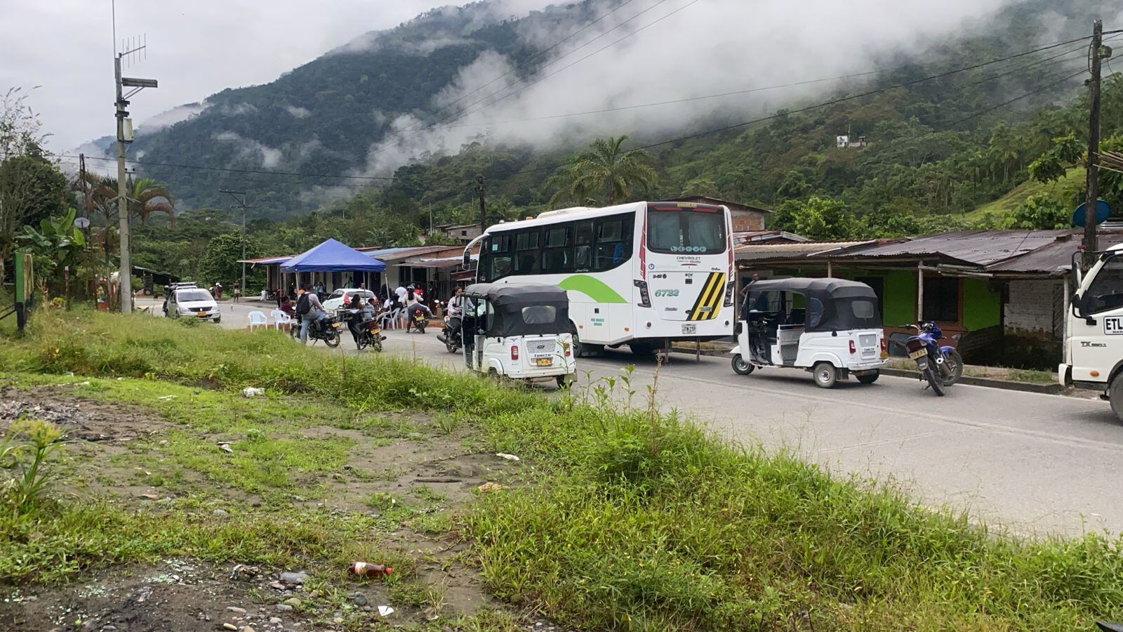 Bloqueo vía Panamericana, Piedras de Bachichí (foto: comunidad)