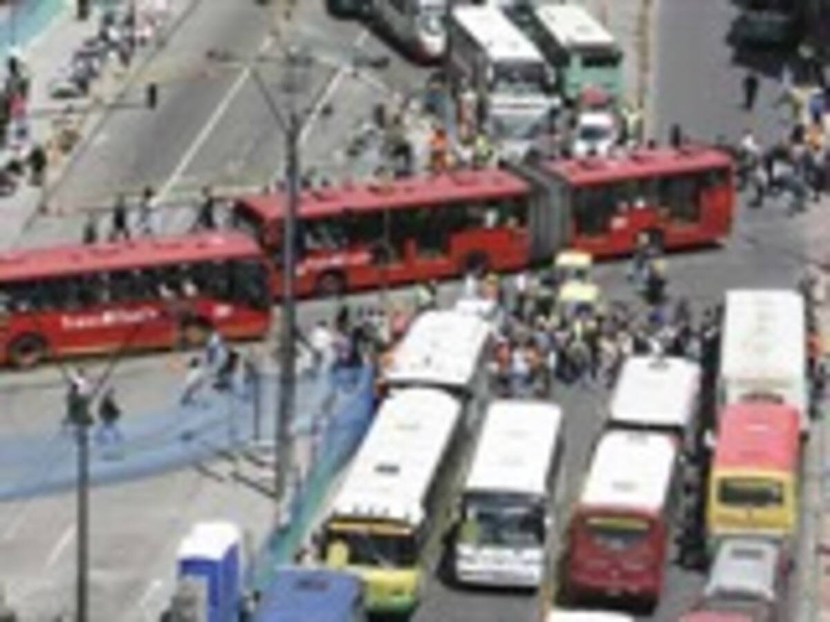 Caracol Radio vivió el drama de los ciudadanos para transportarse en Bogotá