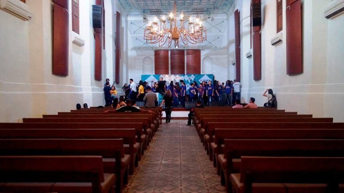 Niños de Batuta y Mochila Cantora ayudaron a Juanes a preparar una versión Torbellino de Odio por Amor para presentar en su concierto en Bucaramanga.