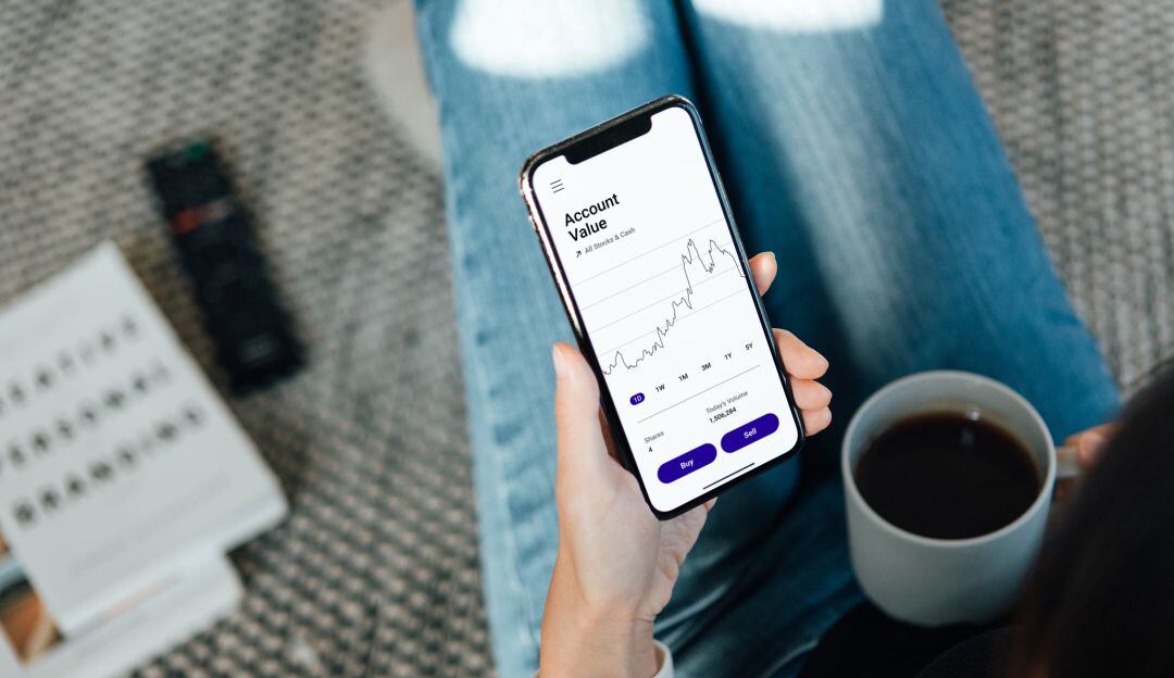 Bitcoin cae a su nivel mínimo en 9 meses y arrastra a otras criptomonedas