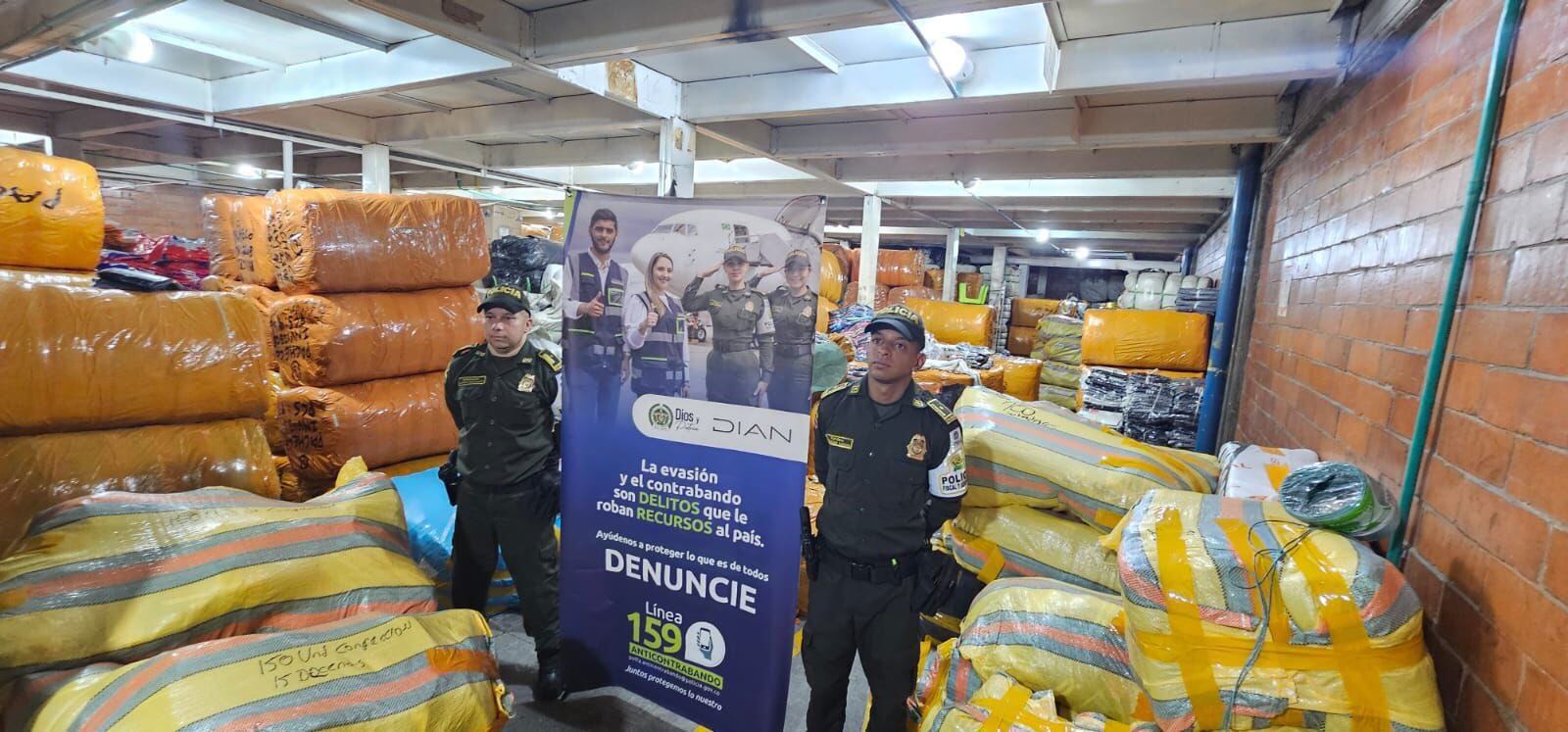 Contrabando en Cali: incautan mercancía avaluada en más de $72 mil millones - DIAN Colombia