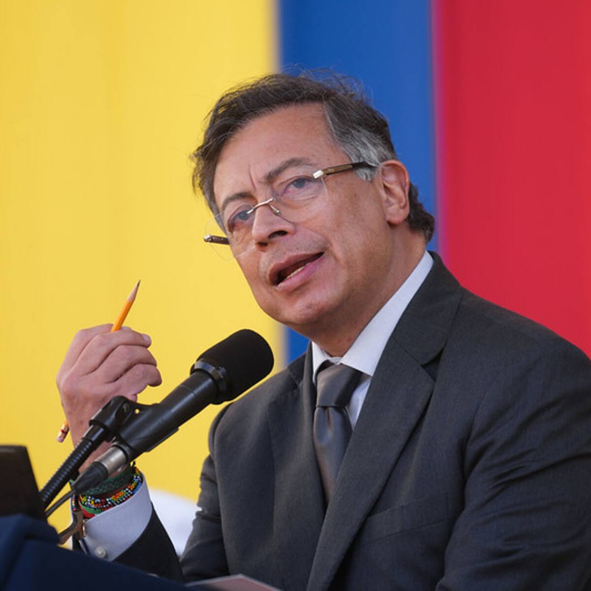 Presidente Petro asegura que misiles de EE.UU. estarían cayendo sobre lanchas y pescadores colombianos