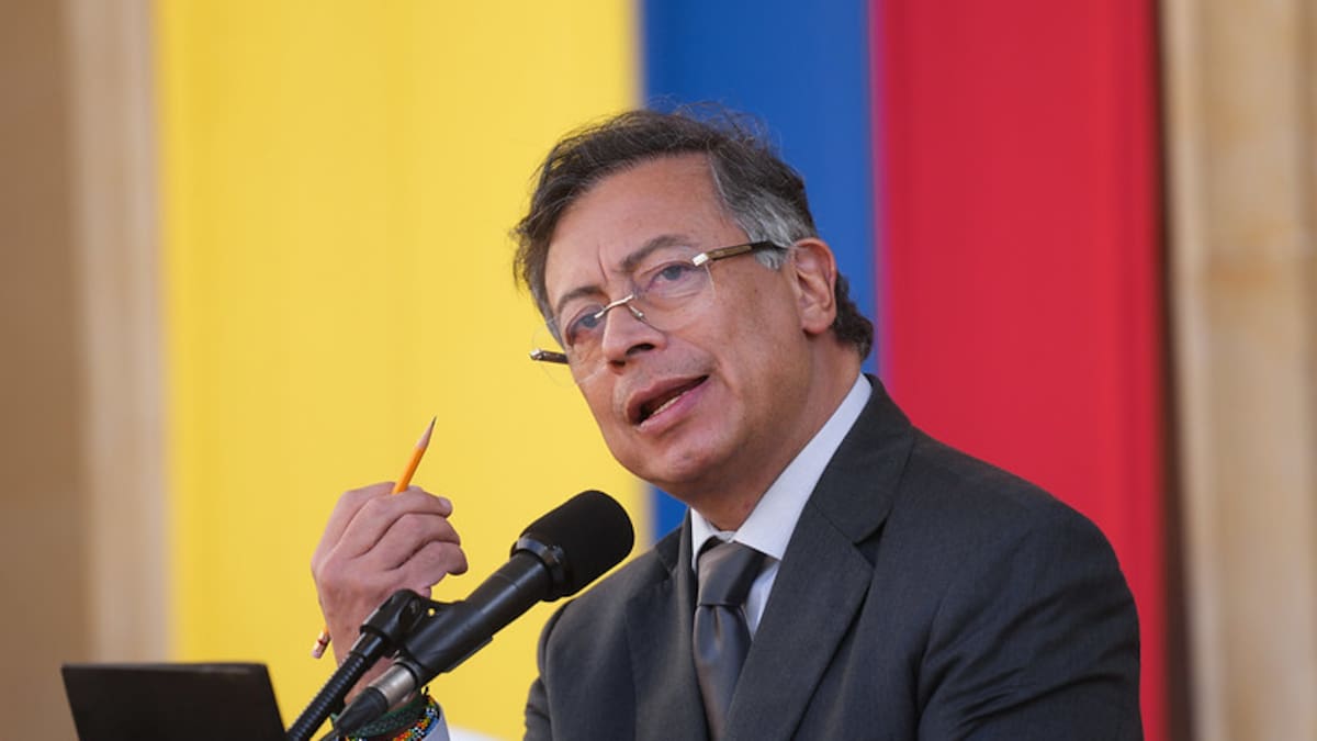 Petro defendió decreto de salario y anunció movilización: “el jueves los espero en todas las plazas”